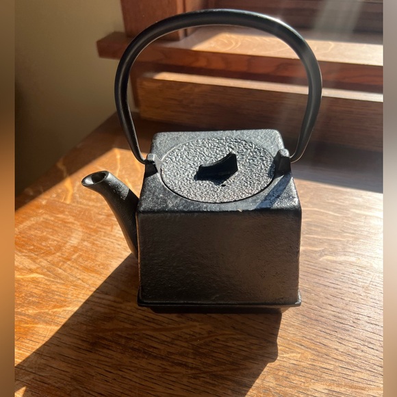 Vintage Solid Cast Iron Tea 🖤 Kettle Asian Japanese Teapot Enameled interior - Picture 2 of 8